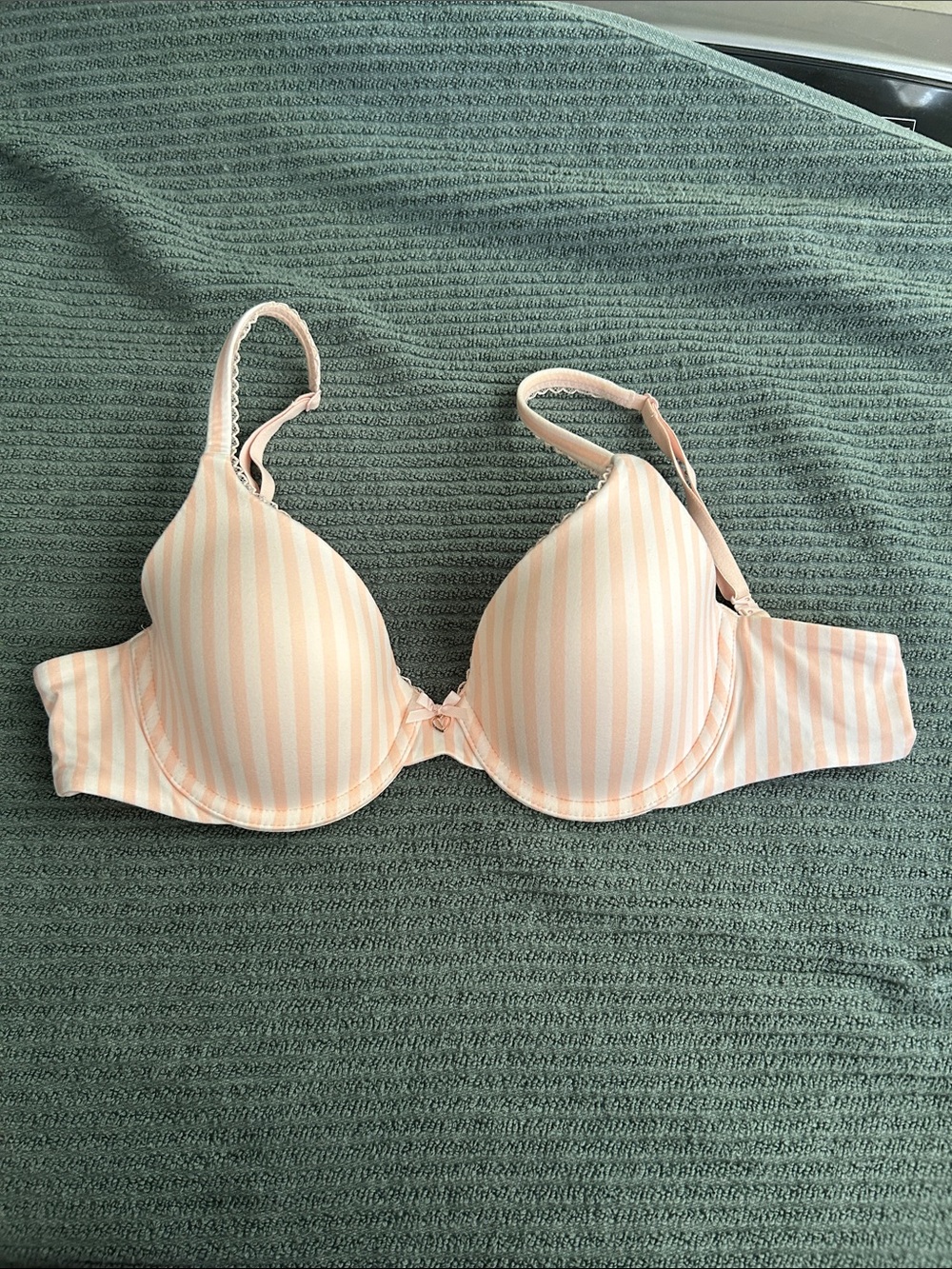 Victoria’s Secret Body by Victoria Classic Pink/White striped Lined** 34B